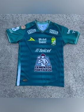 Pirma Leon FC Liga MX soccer jersey large (21x29)